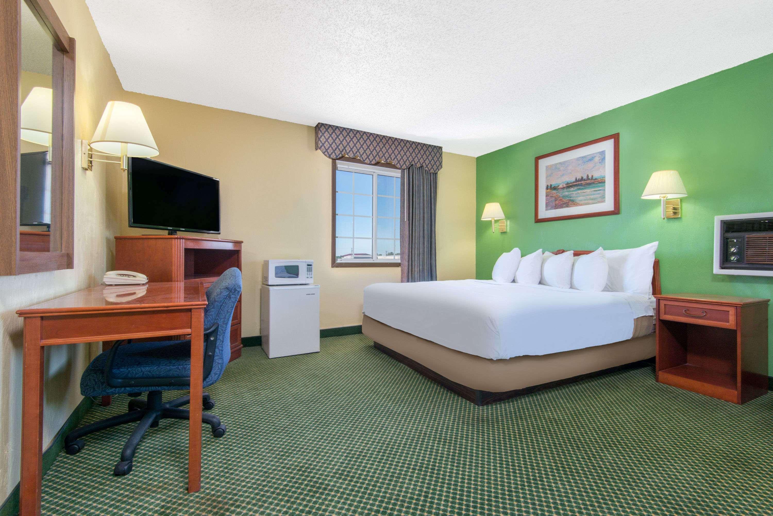 Days Inn By Wyndham Great Bend Exterior foto