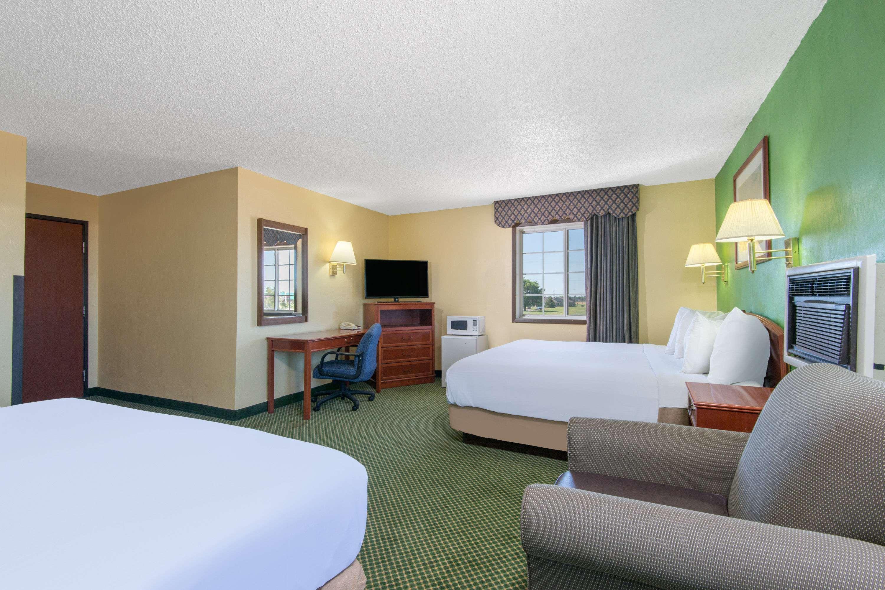 Days Inn By Wyndham Great Bend Exterior foto
