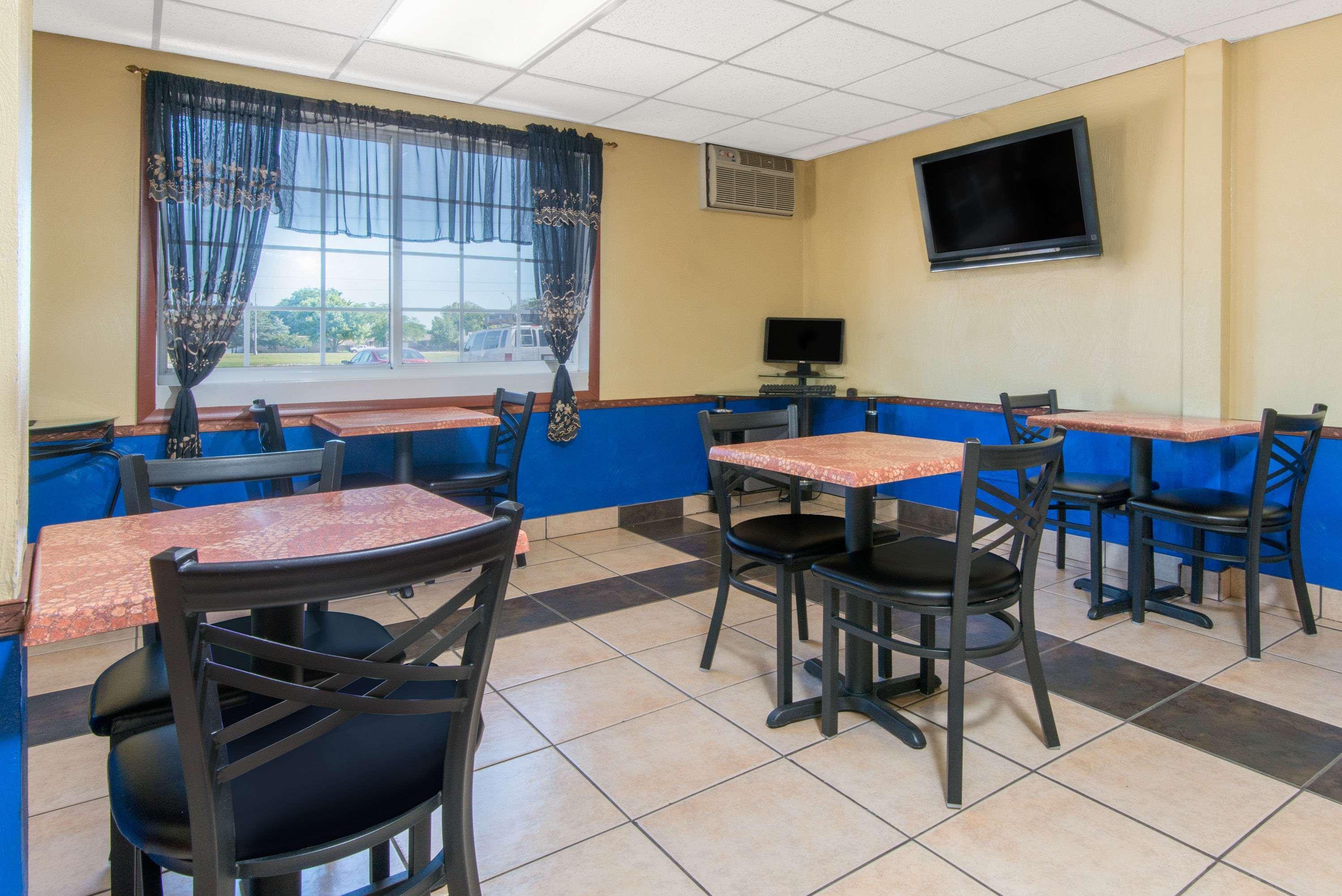 Days Inn By Wyndham Great Bend Exterior foto