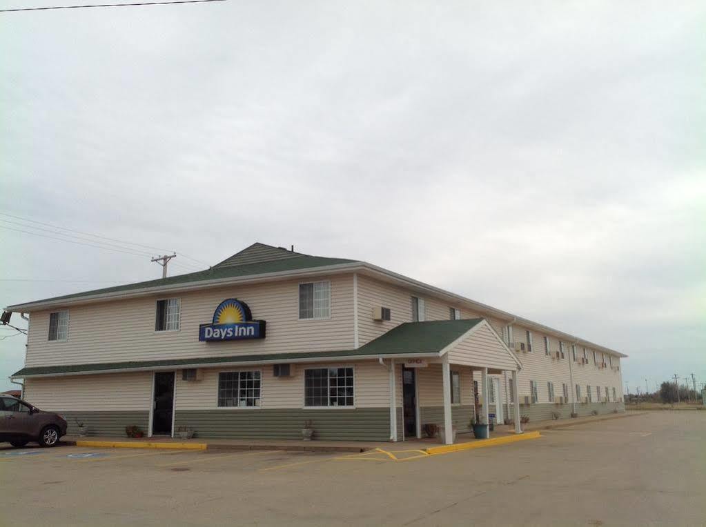 Days Inn By Wyndham Great Bend Exterior foto